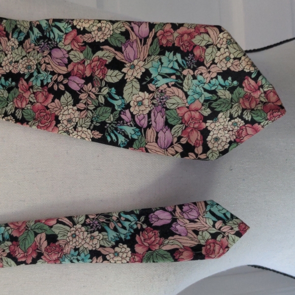 Vintage Floral Tie by Excello Cravats - Picture 2 of 4